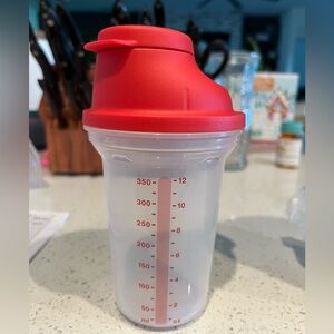 All in One Shaker-Tupperware